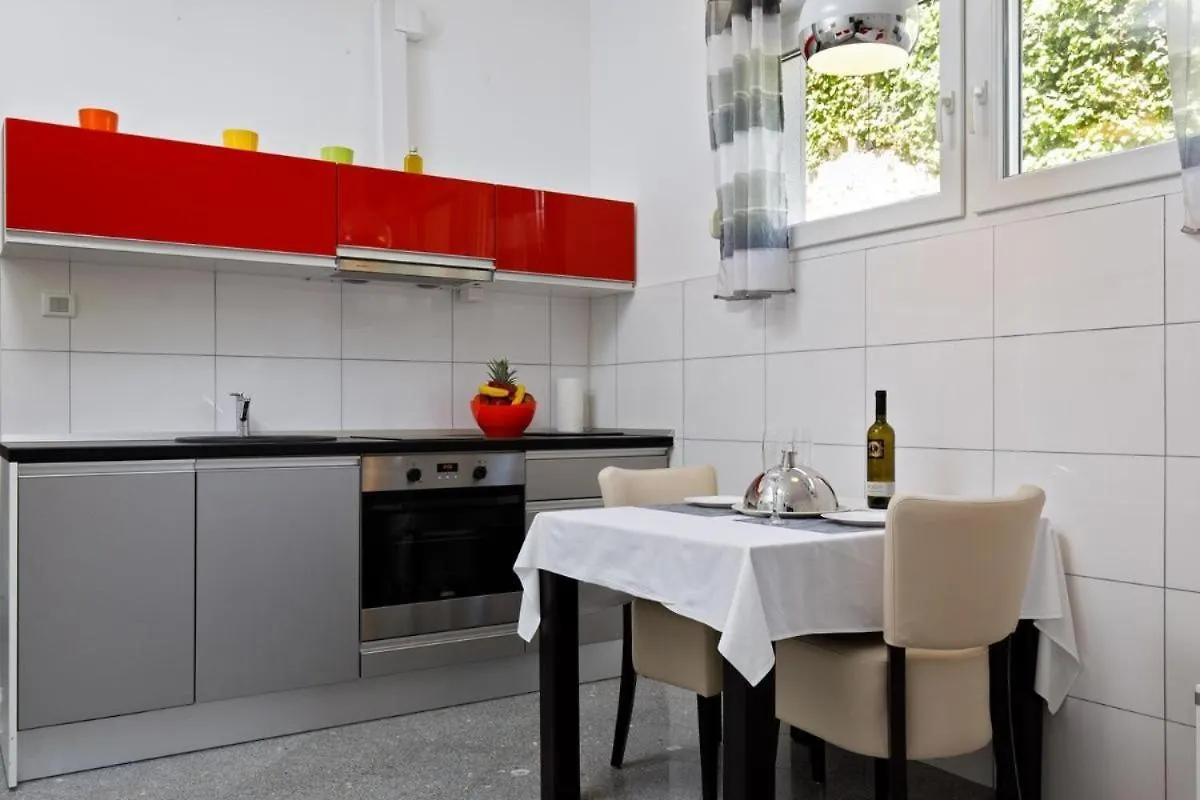 Fully Equiped Apartments Next To The Beach Split 0*,