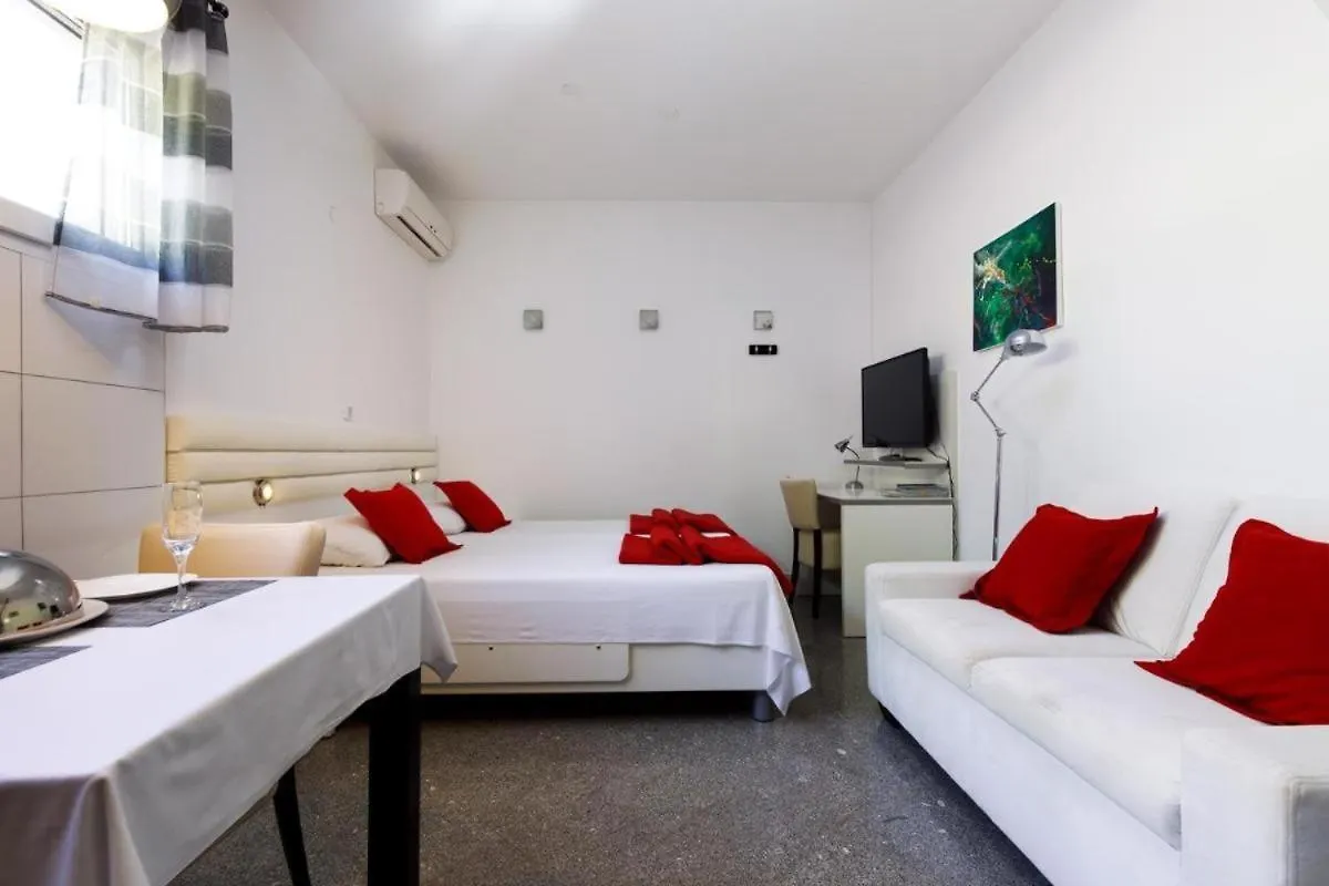 Fully Equiped Apartments Next To The Beach Split Croatia
